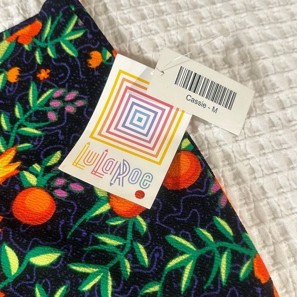 LuLaRoe Women’s Cassie Pencil Skirt/Size: M /Color: Multi Floral Print (NWT) - Picture 2 of 7